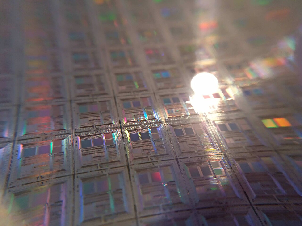 General semiconductor reference image, not Daniel Mueller’s scanning thermopower apparatus or project output